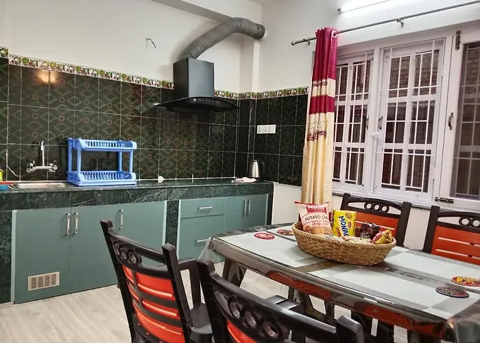 Stupas, Temples And Coffee 2br Flat In Apartment